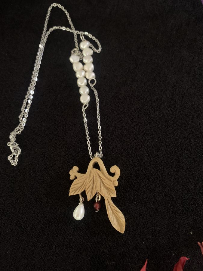 Carved Leaves & Pearl Drop